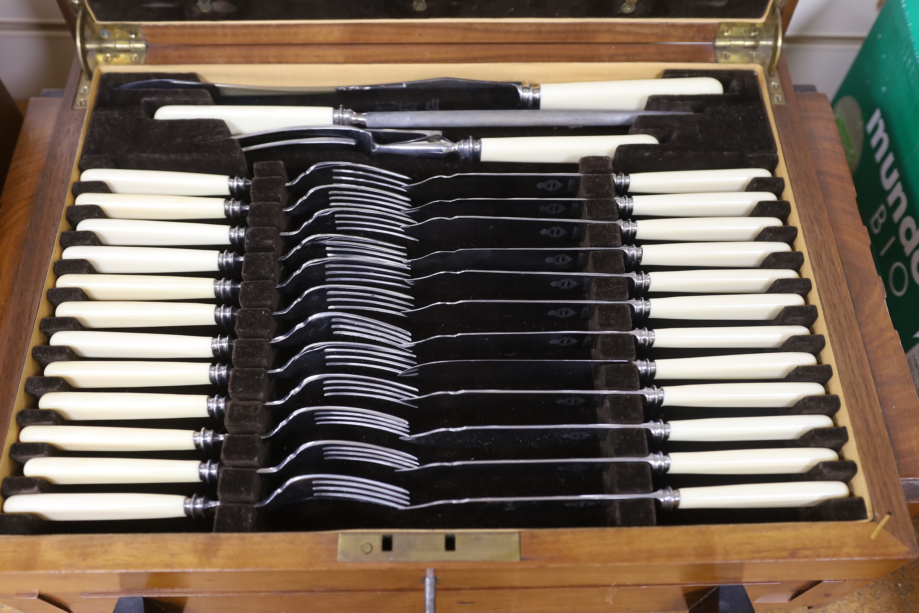 An Art Deco style lewis rose and co Sheffield canteen of cutlery, 45cm wide